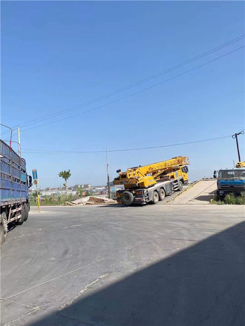 巴音郭楞25吨吊车的租赁价格大概是多少？