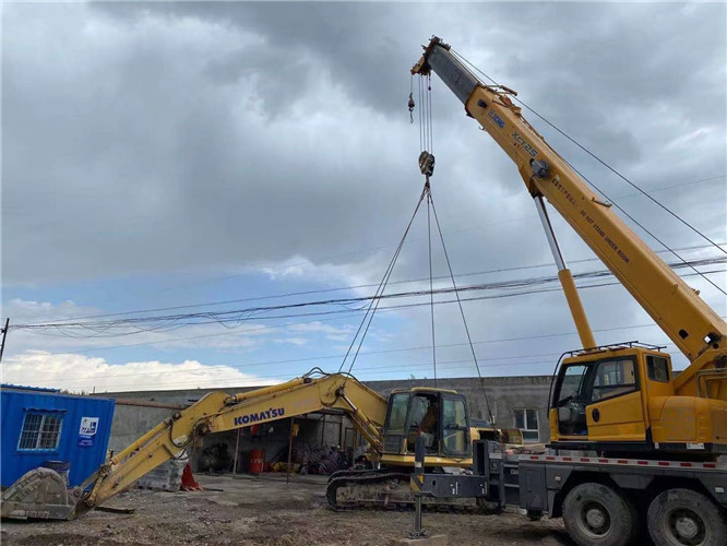 巴音郭楞25吨吊车的工作半径是多少？